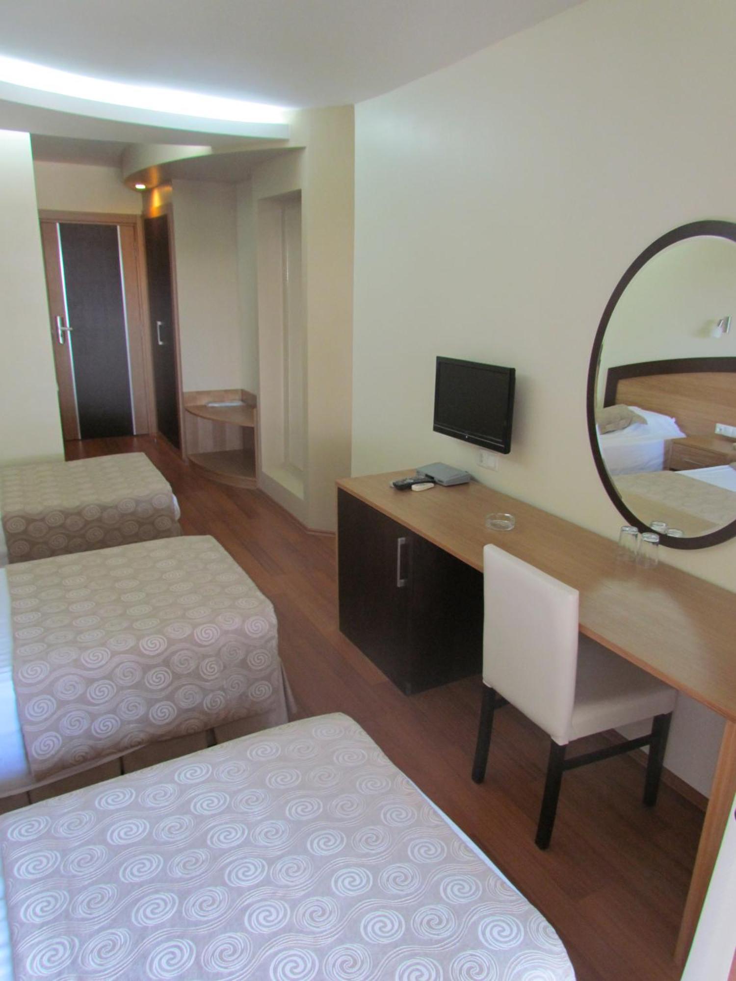 Berksoy Hotel Бергама Екстериор снимка