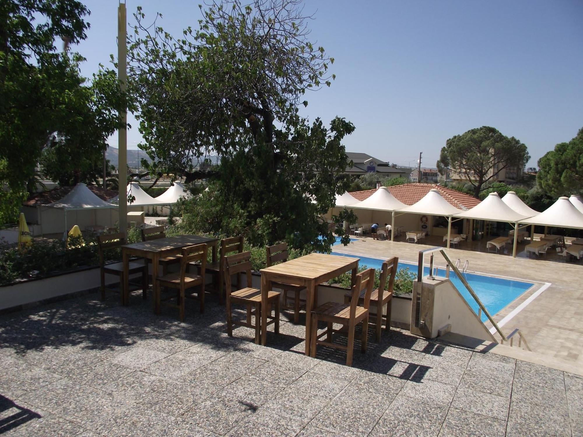 Berksoy Hotel Бергама Екстериор снимка